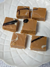 Load image into Gallery viewer, Lemon Myrtle and Macadamia Fudge 100g - Sunshine Confectionery