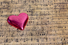 Load image into Gallery viewer, Hearts - Milk Chocolate 30g Hearts in Pink Foil tub of 30 - Sunshine Confectionery