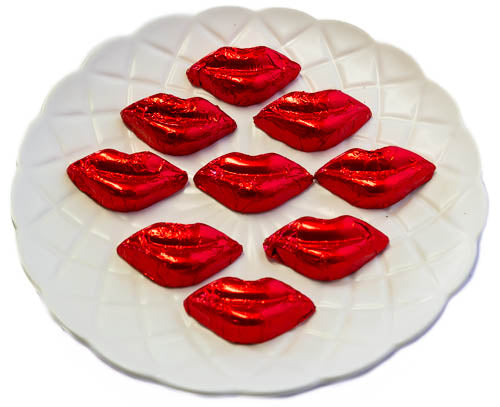 Kisses - Milk Chocolate Lips in Red Foil 5kg - Sunshine Confectionery