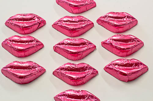 Kisses - Milk Chocolate Lips in Pink foil 300g - Sunshine Confectionery