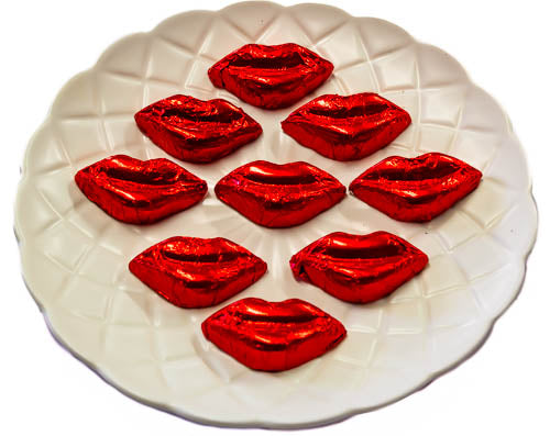Kisses - Milk Chocolate Lip in Red Foil SINGLE - Sunshine Confectionery