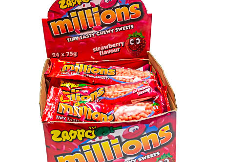 Zappo Millions Strawberry 75g packet - Sunshine Confectionery