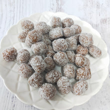 Load image into Gallery viewer, Coconut Quivers - Snowies 200g - Sunshine Confectionery
